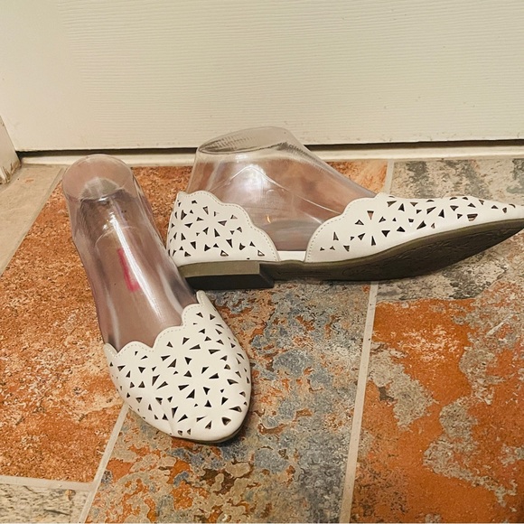 🎂Cute &Comfy Union Bay Leather White Cutout Scalloped Edge D’Orsay Style Flats! - Picture 7 of 14